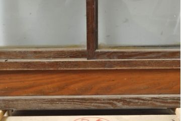 和製アンティーク　栗材　レトロな雰囲気を醸し出す薄型ガラスケース(ショーケース、飾り棚、陳列棚、キャビネット、店舗什器)(R-060366)