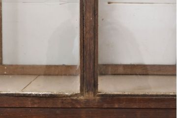 和製アンティーク　昭和中期　ナラ材　落ち着きのある色合いが魅力のレトロなガラスケース(ショーケース、陳列棚、飾り棚、キャビネット、店舗什器)(R-060370)