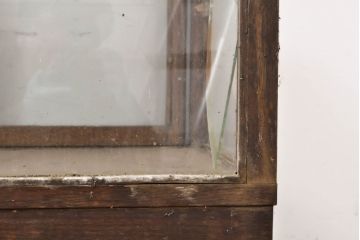 和製アンティーク　昭和中期　ナラ材　落ち着きのある色合いが魅力のレトロなガラスケース(ショーケース、陳列棚、飾り棚、キャビネット、店舗什器)(R-060370)