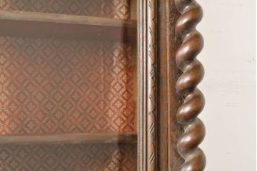 フランスアンティーク　細部にまで施された彫刻が目を引くキャビネット(カップボード、食器棚、陳列棚、収納棚、戸棚、飾り棚)(R-060372)