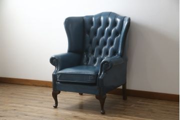 中古　イギリス　本革　(チェスターフィールド)　重厚感のある佇まいが魅力的なウイングバックソファ(レザーソファ、ウィングバックチェア、アームソファ、1人掛けソファ、1Pソファ)(R-060374)