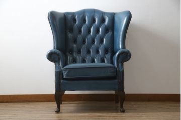 中古　イギリス　本革　(チェスターフィールド)　重厚感のある佇まいが魅力的なウイングバックソファ(レザーソファ、ウィングバックチェア、アームソファ、1人掛けソファ、1Pソファ)(R-060374)