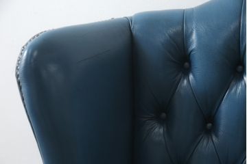 中古　イギリス　本革　(チェスターフィールド)　重厚感のある佇まいが魅力的なウイングバックソファ(レザーソファ、ウィングバックチェア、アームソファ、1人掛けソファ、1Pソファ)(R-060374)