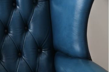 中古　イギリス　本革　(チェスターフィールド)　重厚感のある佇まいが魅力的なウイングバックソファ(レザーソファ、ウィングバックチェア、アームソファ、1人掛けソファ、1Pソファ)(R-060374)