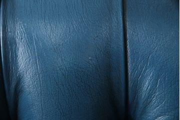 中古　イギリス　本革　(チェスターフィールド)　重厚感のある佇まいが魅力的なウイングバックソファ(レザーソファ、ウィングバックチェア、アームソファ、1人掛けソファ、1Pソファ)(R-060374)