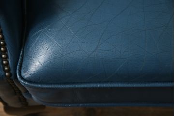 中古　イギリス　本革　(チェスターフィールド)　重厚感のある佇まいが魅力的なウイングバックソファ(レザーソファ、ウィングバックチェア、アームソファ、1人掛けソファ、1Pソファ)(R-060374)