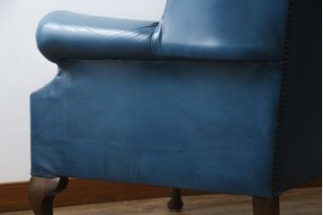 中古　イギリス　本革　(チェスターフィールド)　重厚感のある佇まいが魅力的なウイングバックソファ(レザーソファ、ウィングバックチェア、アームソファ、1人掛けソファ、1Pソファ)(R-060375)