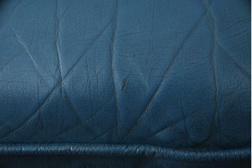中古　イギリス　本革　(チェスターフィールド)　重厚感のある佇まいが魅力的なウイングバックソファ(レザーソファ、ウィングバックチェア、アームソファ、1人掛けソファ、1Pソファ)(R-060375)