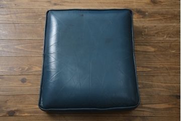 中古　イギリス　本革　(チェスターフィールド)　重厚感のある佇まいが魅力的なウイングバックソファ(レザーソファ、ウィングバックチェア、アームソファ、1人掛けソファ、1Pソファ)(R-060375)