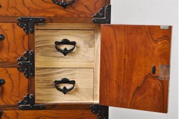 和製ビンテージ　ヴィンテージ家具　和の趣あふれる岩谷堂箪笥の和箪笥(衣装箪笥、整理たんす、着物タンス、収納箪笥、引き出し、上下バラ売り可能)(R-060377)