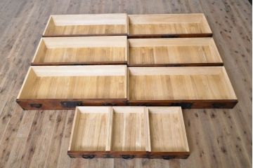 和製ビンテージ　ヴィンテージ家具　和の趣あふれる岩谷堂箪笥の和箪笥(衣装箪笥、整理たんす、着物タンス、収納箪笥、引き出し、上下バラ売り可能)(R-060378)