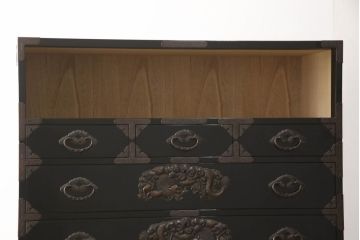 中古　美品　手打ち金具　岩谷堂箪笥　総漆塗り　龍の金具が存在感を放つ和箪笥(竜金具　衣装箪笥、整理たんす、着物タンス、収納箪笥、引き出し)(定価約200万円)(R-060379)