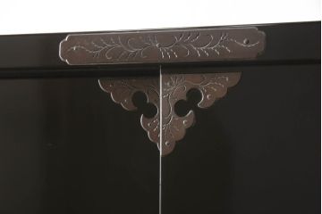 中古　美品　手打ち金具　岩谷堂箪笥　総漆塗り　龍の金具が存在感を放つ和箪笥(竜金具　衣装箪笥、整理たんす、着物タンス、収納箪笥、引き出し)(定価約200万円)(R-060379)
