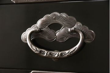 中古　美品　手打ち金具　岩谷堂箪笥　総漆塗り　龍の金具が存在感を放つ和箪笥(竜金具　衣装箪笥、整理たんす、着物タンス、収納箪笥、引き出し)(定価約200万円)(R-060379)