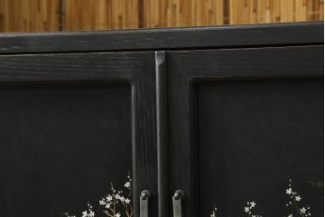 和製ビンテージ　総漆塗り　竹に雀・梅・松　吉祥モチーフ　上品な和の雰囲気を醸し出す茶棚(飾り棚、違い棚、茶箪笥、収納棚、キャビネット、ヴィンテージ)(定価約120万円)(R-060382)