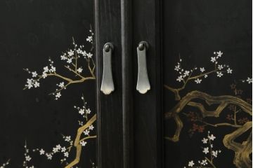 和製ビンテージ　総漆塗り　竹に雀・梅・松　吉祥モチーフ　上品な和の雰囲気を醸し出す茶棚(飾り棚、違い棚、茶箪笥、収納棚、キャビネット、ヴィンテージ)(定価約120万円)(R-060382)