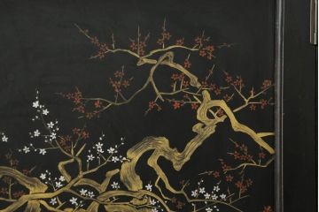 和製ビンテージ　総漆塗り　竹に雀・梅・松　吉祥モチーフ　上品な和の雰囲気を醸し出す茶棚(飾り棚、違い棚、茶箪笥、収納棚、キャビネット、ヴィンテージ)(定価約120万円)(R-060382)