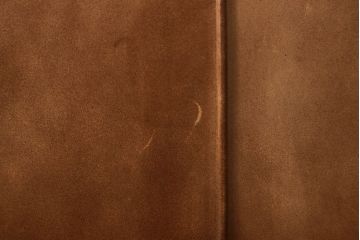 中古　美品　ロイズ・アンティークス取り扱い　本革　落ち着いた色味が大人な空間を演出するアムステルダム3人掛けレザーソファ(3Pソファ、アームソファ)(定価約54万円)(R-060391)
