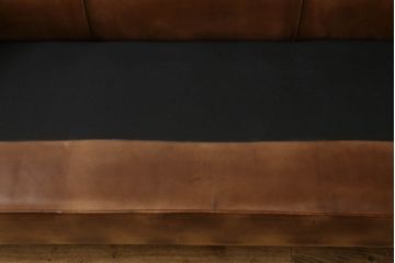 中古　美品　ロイズ・アンティークス取り扱い　本革　落ち着いた色味が大人な空間を演出するアムステルダム3人掛けレザーソファ(3Pソファ、アームソファ)(定価約54万円)(R-060391)