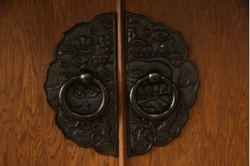中古　美品　屋久杉　上質な和の空間づくりにおすすめの茶箪笥(茶棚、戸棚、収納棚、飾り棚)(R-060393)