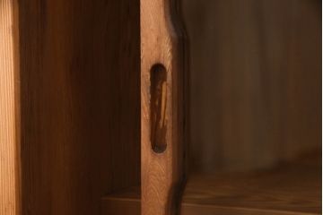 中古　美品　屋久杉　上質な和の空間づくりにおすすめの茶箪笥(茶棚、戸棚、収納棚、飾り棚)(R-060393)