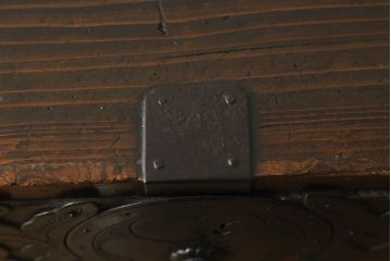 和製アンティーク　希少　前面欅(ケヤキ)材　凝ったつくりの金具が存在感を放つ合わせ一間仙台箪笥(夫婦箪笥、衣装タンス、引き出し、チェスト)(R-060395)