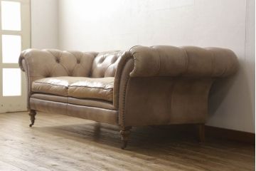 中古　イギリス　本革　レザー　高級感あふれる佇まいが魅力的なチェスターフィールドソファ(2人掛け、3人掛け、2P、3P)(定価約70万円)(R-060399)