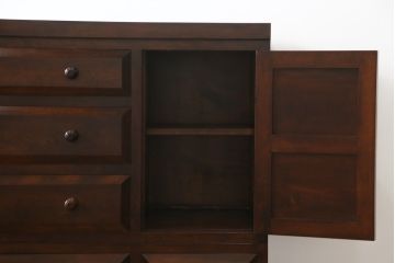 中古　美品　松本民芸家具　シックな佇まいが上質な空間づくりにぴったりなD型和タンス(引き出し、チェスト、整理箪笥)(定価約67万円)(R-060401)
