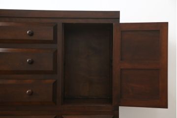 中古　美品　松本民芸家具　シックな佇まいが上質な空間づくりにぴったりなD型和タンス(引き出し、チェスト、整理箪笥)(定価約67万円)(R-060401)