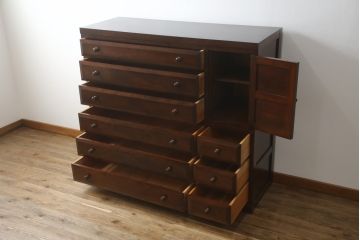 中古　美品　松本民芸家具　シックな佇まいが上質な空間づくりにぴったりなD型和タンス(引き出し、チェスト、整理箪笥)(定価約67万円)(R-060401)