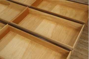 中古　美品　松本民芸家具　シックな佇まいが上質な空間づくりにぴったりなD型和タンス(引き出し、チェスト、整理箪笥)(定価約67万円)(R-060401)