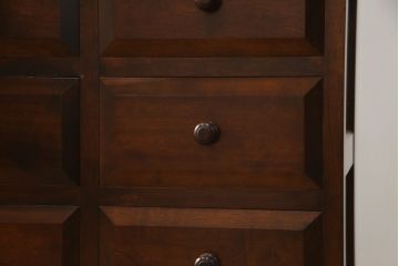 中古　美品　松本民芸家具　シックな佇まいが上質な空間づくりにぴったりなD型和タンス(引き出し、チェスト、整理箪笥)(定価約67万円)(R-060401)