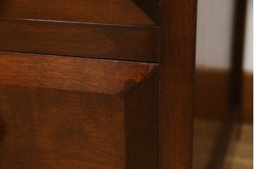 中古　美品　松本民芸家具　シックな佇まいが上質な空間づくりにぴったりなD型和タンス(引き出し、チェスト、整理箪笥)(定価約67万円)(R-060401)