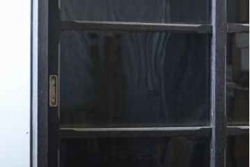 和製アンティーク　黒塗り　ゆらゆらガラスが昭和レトロな雰囲気を醸し出す収納棚(戸棚、食器棚、カップボード、キャビネット)(R-060404)