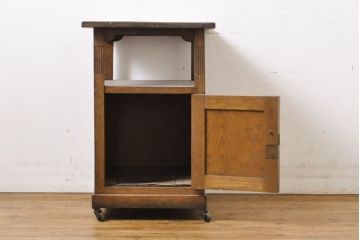 アンティーク家具　ナラ(楢)材　大正ロマンの雰囲気漂うサイドテーブル(ナイトテーブル、花台、収納棚、キャスター)(R-060405)
