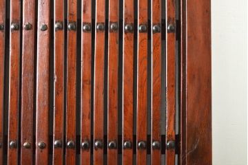 アンティーク建具　金具の意匠が立派な格子蔵戸1枚(玄関戸、引き戸、板戸)(R-060409)