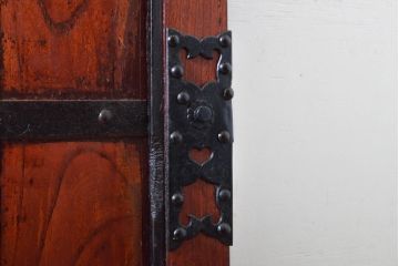 アンティーク建具　金具の意匠が立派な格子蔵戸1枚(玄関戸、引き戸、板戸)(R-060409)