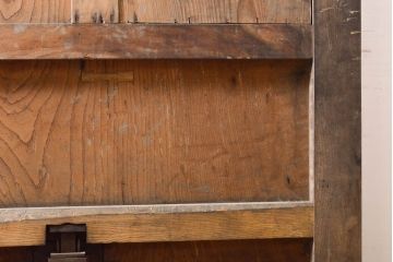アンティーク建具　明治期　特大金具　松本地方最上手　総欅(ケヤキ)材一枚板　堅牢な佇まいが魅力的な蔵戸1枚(引き戸、玄関戸、建具)(R-060411)