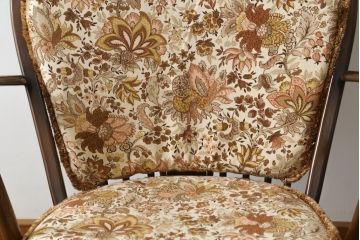 中古　美品　イギリス　ERCOL(アーコール)　落ち着いた色合いのボタニカル柄が印象的なクッション付きロッキングチェア(揺り椅子、イス、アームチェア)(R-060419)