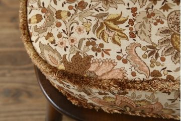 中古　美品　イギリス　ERCOL(アーコール)　落ち着いた色合いのボタニカル柄が印象的なクッション付きロッキングチェア(揺り椅子、イス、アームチェア)(R-060419)