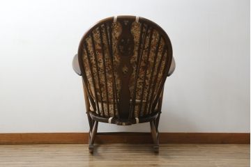 中古　美品　イギリス　ERCOL(アーコール)　落ち着いた色合いのボタニカル柄が印象的なクッション付きロッキングチェア(揺り椅子、イス、アームチェア)(R-060419)