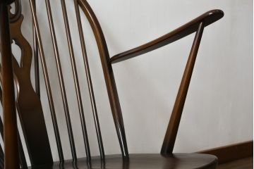中古　美品　イギリス　ERCOL(アーコール)　落ち着いた色合いのボタニカル柄が印象的なクッション付きロッキングチェア(揺り椅子、イス、アームチェア)(R-060419)