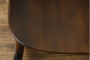 中古　美品　イギリス　ERCOL(アーコール)　落ち着いた色合いのボタニカル柄が印象的なクッション付きロッキングチェア(揺り椅子、イス、アームチェア)(R-060419)