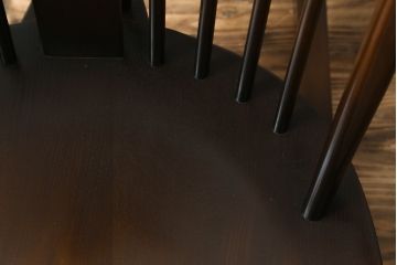 中古　美品　イギリス　ERCOL(アーコール)　落ち着いた色合いのボタニカル柄が印象的なクッション付きロッキングチェア(揺り椅子、イス、アームチェア)(R-060419)