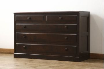 中古　美品　北海道民芸家具　取り入れやすいサイズが嬉しい!落ち着きのある大人の空間を演出するチェスト(引き出し、ローボード、ローチェスト、サイドチェスト)(R-060423)