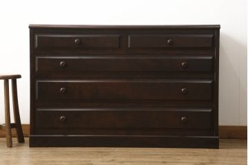 中古　美品　北海道民芸家具　取り入れやすいサイズが嬉しい!落ち着きのある大人の空間を演出するチェスト(引き出し、ローボード、ローチェスト、サイドチェスト)(R-060423)