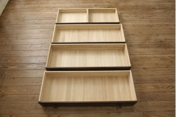 中古　美品　北海道民芸家具　取り入れやすいサイズが嬉しい!落ち着きのある大人の空間を演出するチェスト(引き出し、ローボード、ローチェスト、サイドチェスト)(R-060423)