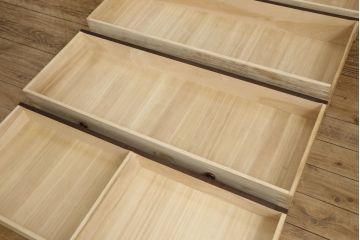 中古　美品　北海道民芸家具　取り入れやすいサイズが嬉しい!落ち着きのある大人の空間を演出するチェスト(引き出し、ローボード、ローチェスト、サイドチェスト)(R-060423)