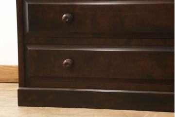 中古　美品　北海道民芸家具　取り入れやすいサイズが嬉しい!落ち着きのある大人の空間を演出するチェスト(引き出し、ローボード、ローチェスト、サイドチェスト)(R-060423)
