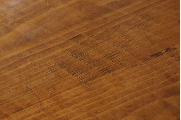 中古　美品　指物作家　矢澤金太郎作　総漆塗りの木肌が美しく味わい深い肘掛け付きのおやじの椅子(アームチェア、板座チェア、イス、1P)(定価約20万円)(R-060429)